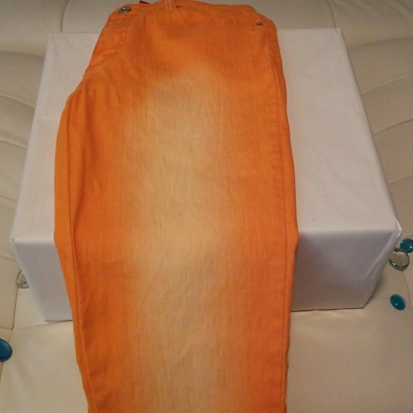 Trendy vintage South Pole jeans. 7 - Picture 2 of 4